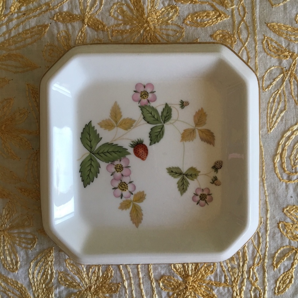 Wedgwood Wild Strawberry Trinket Dish